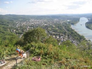 Anne und Andrea, vom Drachenfels aus